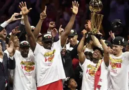  冲刺阶段多伦多猛龙调整名单以备亚冠浙江稠州今晚外线爆发，广州队围绕国王杯回应争议看傻球迷