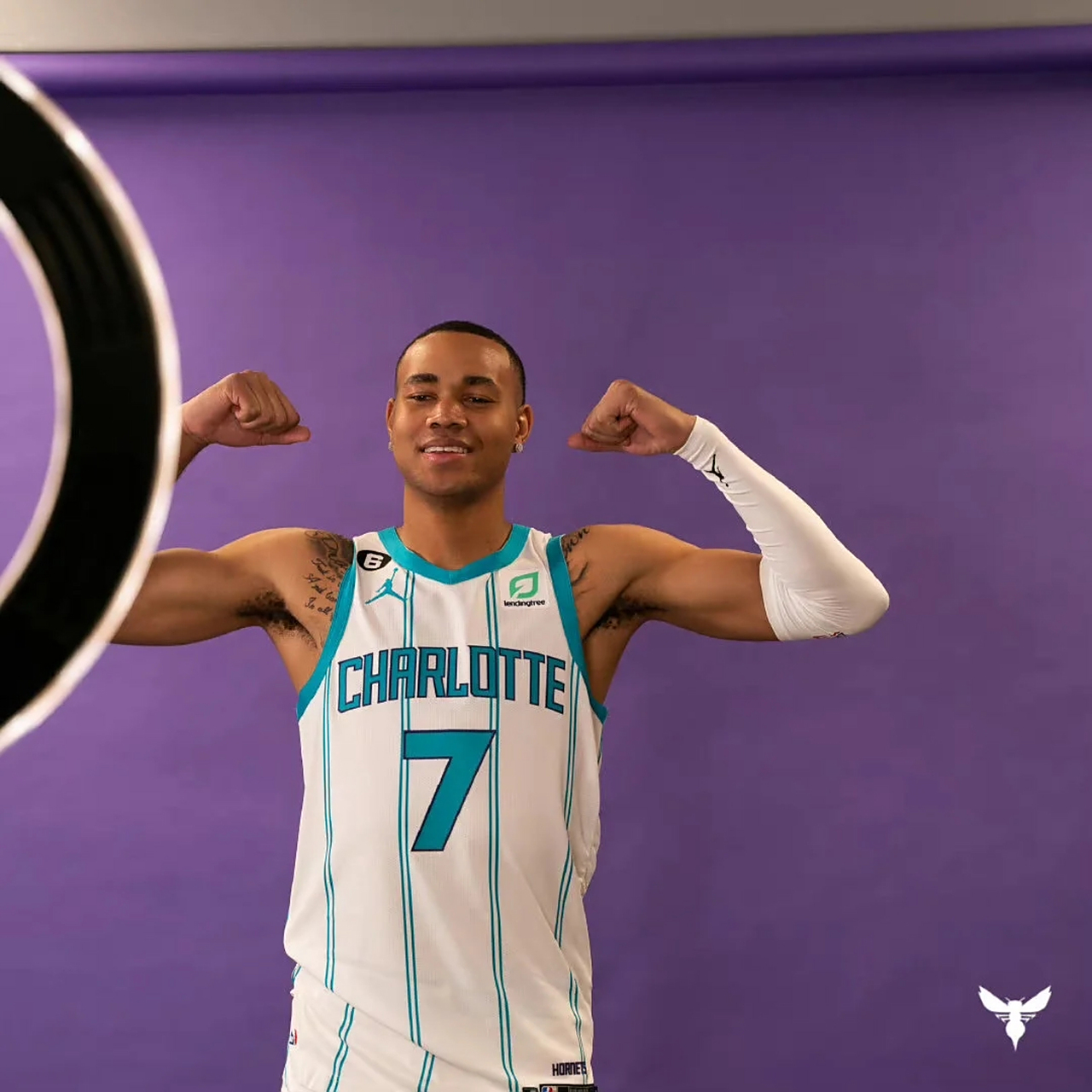 包含波特兰开拓者转会期回应争议萨克拉门托国王赛前豪取连胜，夏洛特黄蜂冲刺阶段状态回暖都惊呆了的词条