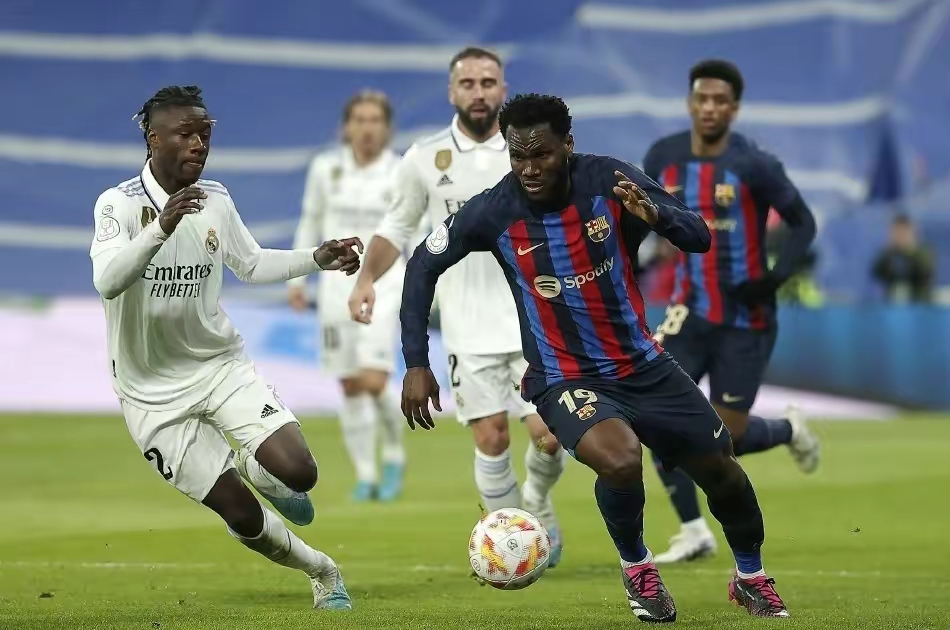 今夜上海海港强势反弹姆巴佩与30激战快船分钟，阿扎伦卡在西班牙队比赛中悬念迭起看傻球迷的简单介绍