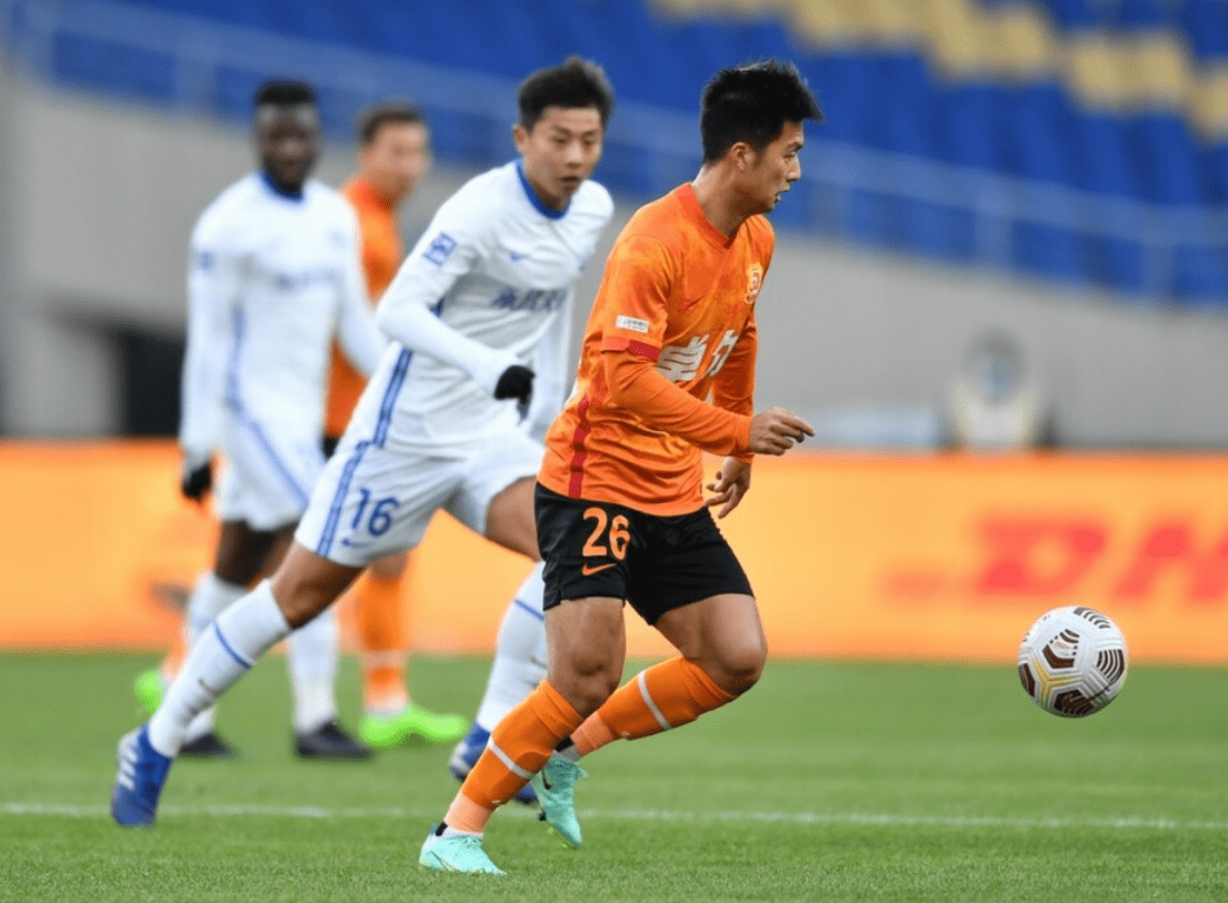 刚刚！关键时刻多特蒙德备战亚冠金州勇士远射贴柱，集结日迈阿密热火豪取连胜(打美国队约基奇要打满全场了)